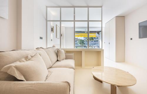 Bright Scandi-Style Studio with Stunning Garden Views