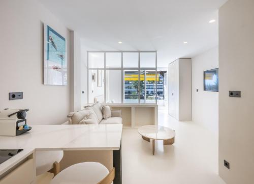 Bright Scandi-Style Studio with Stunning Garden Views