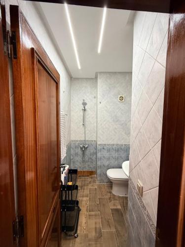 a bathroom with a toilet and a shower at Chic studio with balcony, quiet & bright in Tétouan