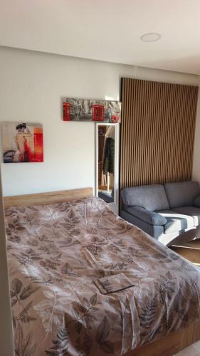 KOMNINON 90-92 15min walk to CITY CENTER