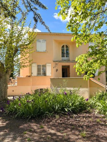 Spacious Provençal Villa Near Luberon