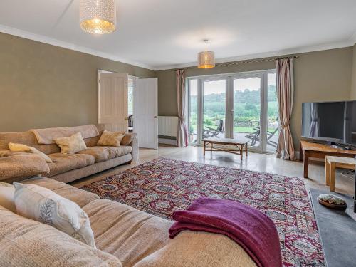 a living room with a couch and a tv at Taliaris Isaf in Llandeilo