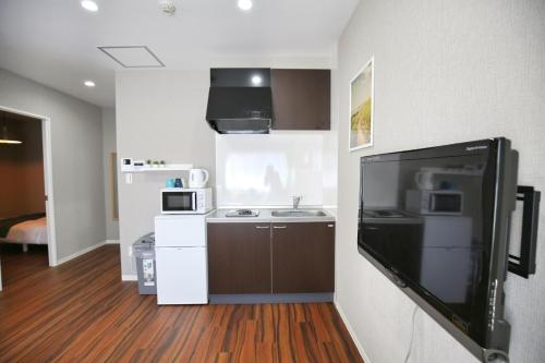 QU101 Ground-Floor 2BR Family Home, 6 Min to Koiwa, 1 Double Bed and 3 Futons, Sleeps 5