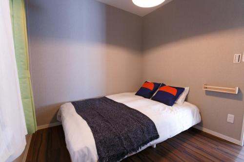 QU101 Ground-Floor 2BR Family Home, 6 Min to Koiwa, 1 Double Bed and 3 Futons, Sleeps 5