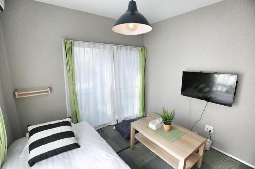 QU202 Japanese-Style 2BR Home near Koiwa, 3 Single Beds and 1 Floor Futon, Sleeps 4