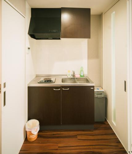 QU202 Japanese-Style 2BR Home near Koiwa, 3 Single Beds and 1 Floor Futon, Sleeps 4