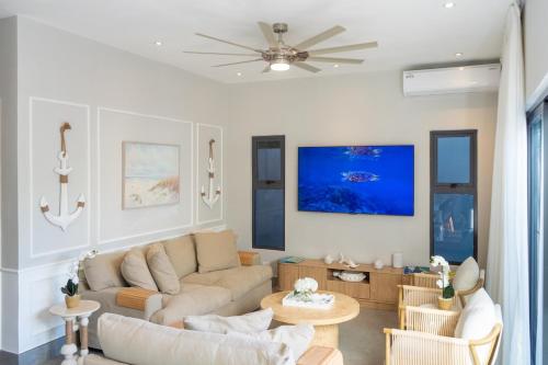 Playa Bonita Fully Serviced Villa - Walk to Beach