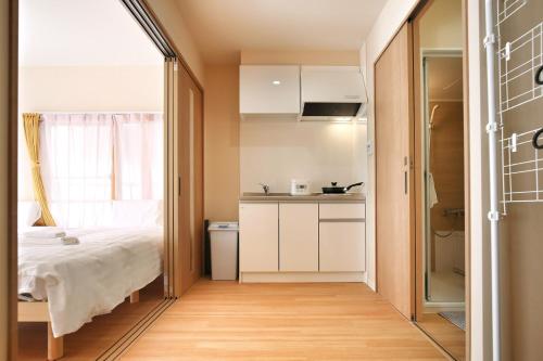 QU201 2BR Home, 6 Min to Koiwa, JR Chuo-Sobu Line, 1 Double Bed and 2 Single Beds