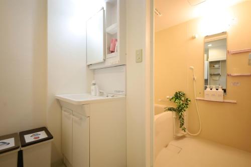 Pet-friendlyCozy stay for 3 - 1 Stop to Shinjuku - Direct Bus to Shibuya 初台8分 新宿1駅 渋谷バス直通 3名までOKの快適ステイ