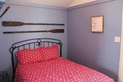 a bedroom with a red bed with a red pillow at Dockside Lake Resort in Monticello