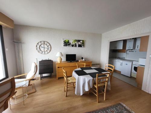 Studio face mer avec balcon, à 50m de la plage - FR-1-92-607