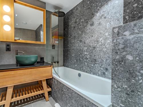 Luxueux Appartement Chalet à Méribel avec Jacuzzi - FR-1-613-134