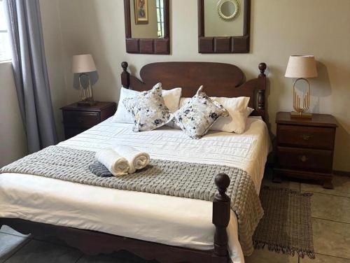 a bedroom with a bed with two towels on it at Hekpoort Rorymi Guest farm in Hekpoort