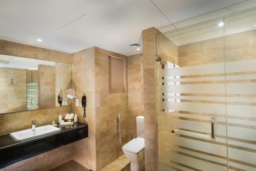 Ванная комната в IntercityHotel Salalah by Deutsche Hospitality