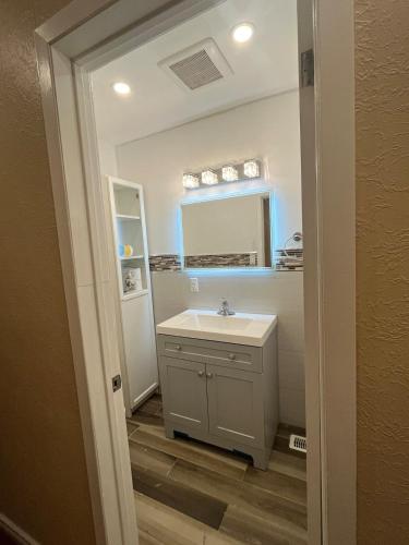 a bathroom with a sink and a mirror at Tamuna's Home in Hamilton