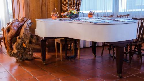 a dining room with a white table and chairs at Hotel Astoria in Leukerbad