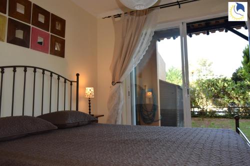 Säng eller sängar i ett rum på Dolphin Aroeira Beach Villa