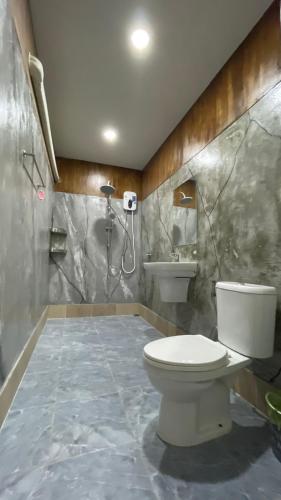 a bathroom with a toilet and a sink at Baan Gamnan Resort Krabi in Ban Khao Ngam