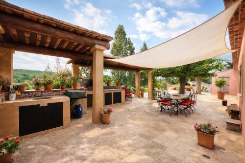 Patio nebo venkovní prostory v ubytování Villa Mireyos