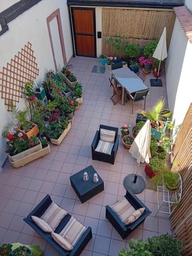 Le Balcon
