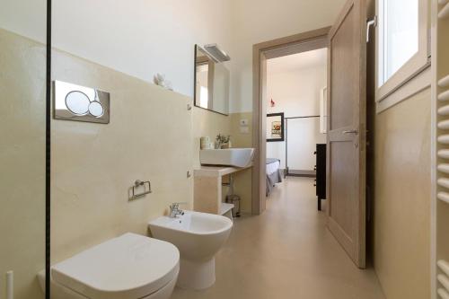 Koupelna v ubytování Villa Rosalore' by BarbarHouse