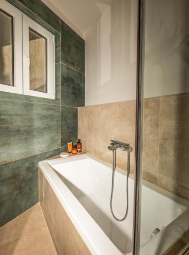 Touching Acropolis - Quiet & Elegant 1-Bdr Apt