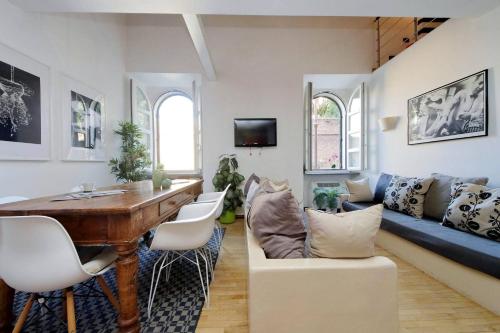 Historic Center Rome Colosseum 2BR 2BA Metro
