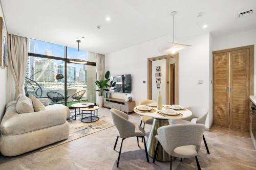 Stylish 1BR Apartment Peninsula One Business Bay