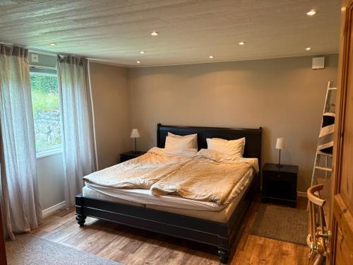 a bedroom with a bed and a window at Blomstergården in Vilshult