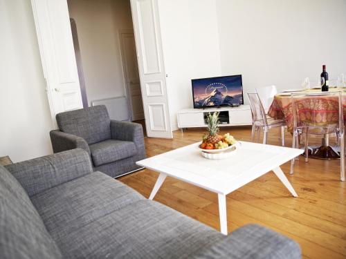 "Le Jazzy" by EnjoyNice, 3-bedroom, 2-bathroom spacious central apartment