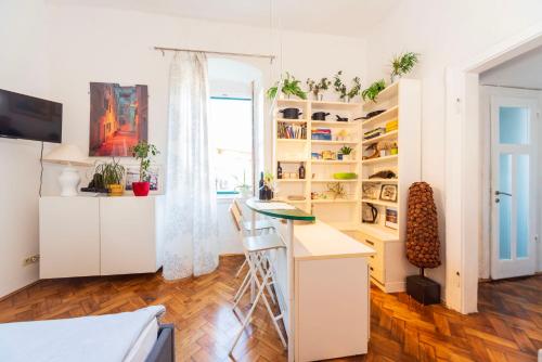 Ora, home on the sea.