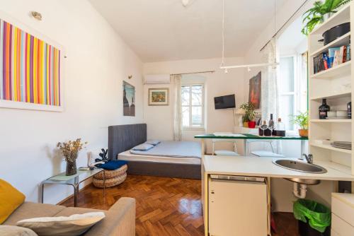 Ora, home on the sea.