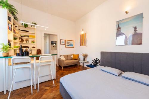 Ora, home on the sea.