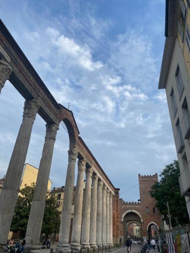 Milan's secret courtyard - Historic center