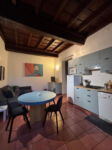 Milan's secret courtyard - Historic center