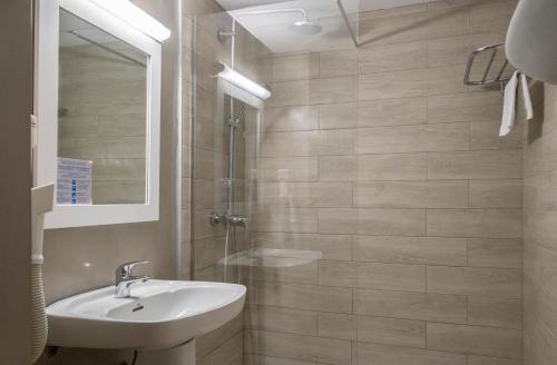 Koupelna v ubytování Hotel Rosamar Maxim 4*- Adults Only