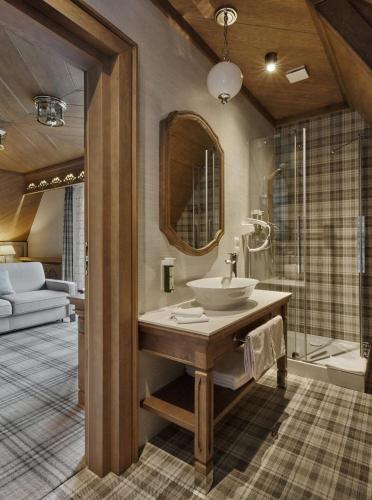 a bathroom with a sink and a shower at Willa na Kozińcu Luxury Residence & SPA with Mountain View Zakopane in Zakopane