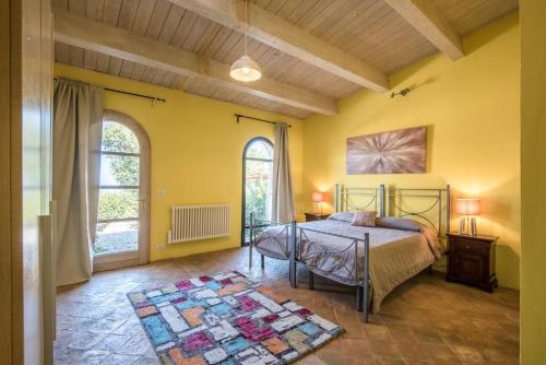 a bedroom with a bed and a large window at Chalet Cigno - Apartment in Tuscany in Osteria Delle Noci