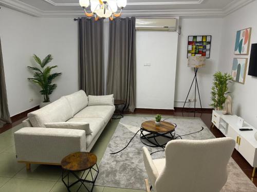 Luxury Apartment in Ominisport, Yaoundé - Fast Wi-Fi - Secure - Long & Short Stays