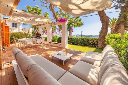 Beachfront Apartment Nur by Sealand Villas