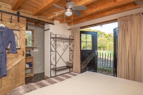 a room with a sliding glass door with a gate at Schaapskooi in Maarsbergen