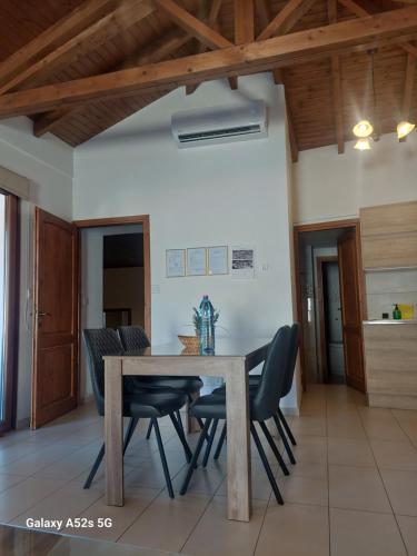 a dining room with a wooden table and chairs at Love Holiday Suite 1 in Tris Elies