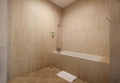 a bathroom with a bath tub and a sink at Putri Ayu Cottages in Ubud