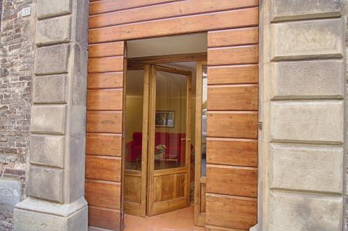 an entrance to a building with a wooden door at Rinidia Siena Centro in Siena