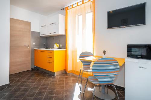 Studio Apartment Alina with Sea View