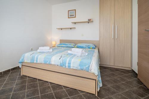 Studio Apartment Alina with Sea View