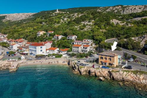 Studio Apartment Alina with Sea View