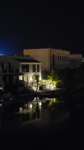 FLOATING HOUSe