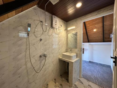 a bathroom with a shower and a sink at Bluefield Cabana in Ramboda