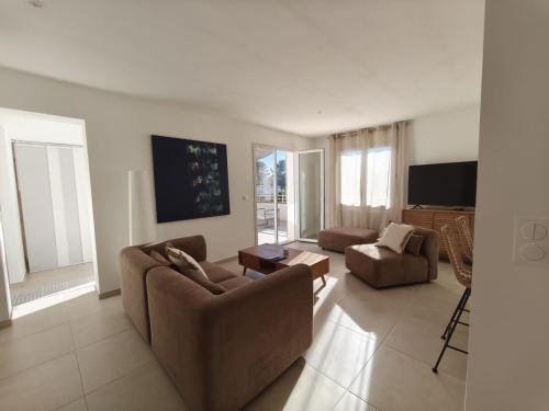 Cosy Riviera Apartment with Terrace near the beach